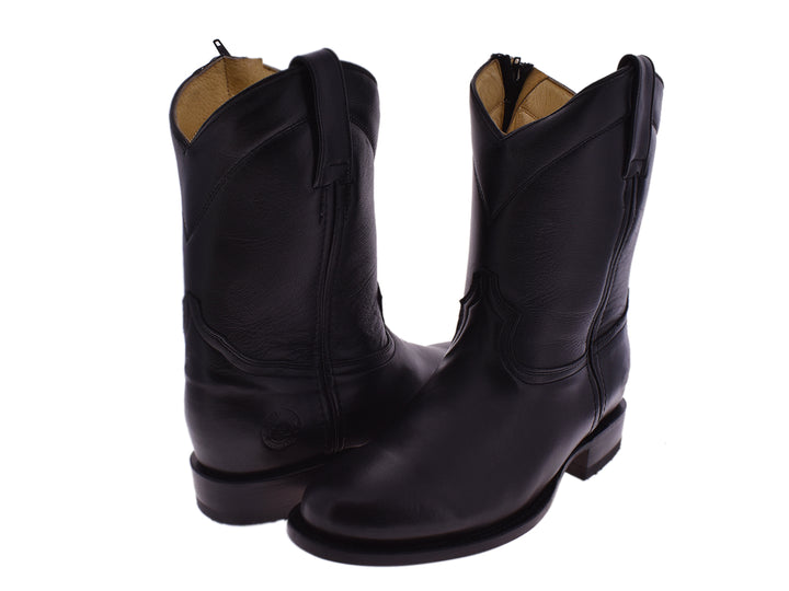 Par de botas de cuero color negro marca 7 Leguas para hombre.