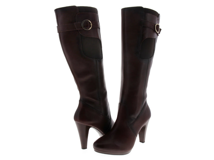 Par de botas altas Flexi color café con tacón y detalle de hebilla superior para mujer.