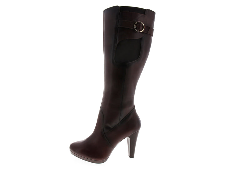 Par de botas altas Flexi color café con tacón y detalle de hebilla superior para mujer.