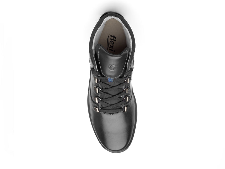 Botas negras de cuero Flexi para mujer con agujetas y suela negra.