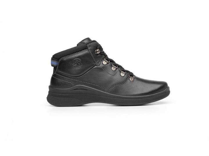 Botas negras de cuero Flexi para mujer con agujetas y suela negra.