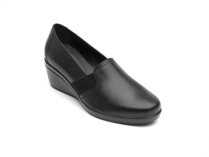 Zapato Flexi Yulissa para mujer en color negro, diseño cerrado y cómodo de cuero.