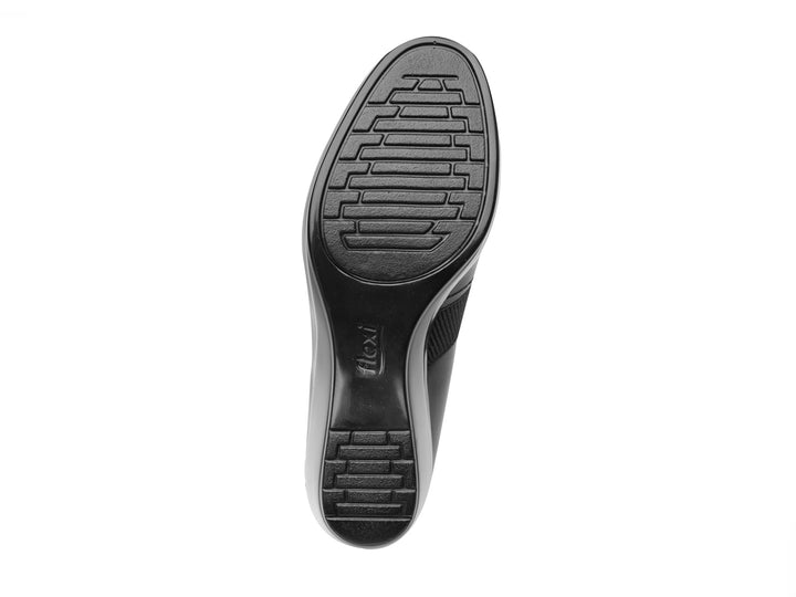 Zapato Flexi Yulissa para mujer en color negro, diseño cerrado y cómodo de cuero.