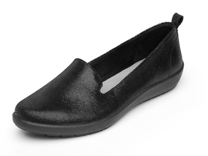 Zapato plano Flexi Amelie para mujer en color negro con textura rugosa.