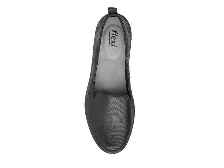 Zapato plano Flexi Amelie para mujer en color negro con textura rugosa.