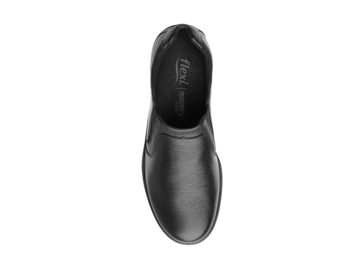 Zapato plano Flexi Traviata para mujer en color negro, diseño slip-on con acabado en cuero.