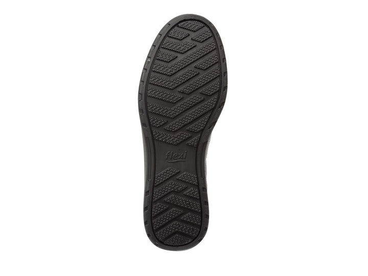 Zapato plano Flexi Traviata para mujer en color negro, diseño slip-on con acabado en cuero.