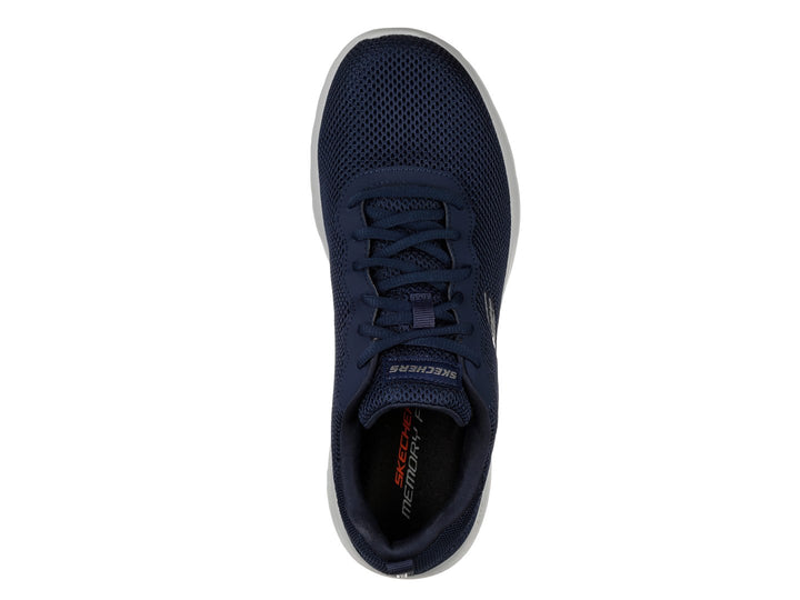 Tenis deportivos Skechers en color azul marino con suela blanca y tejido de malla transpirable.