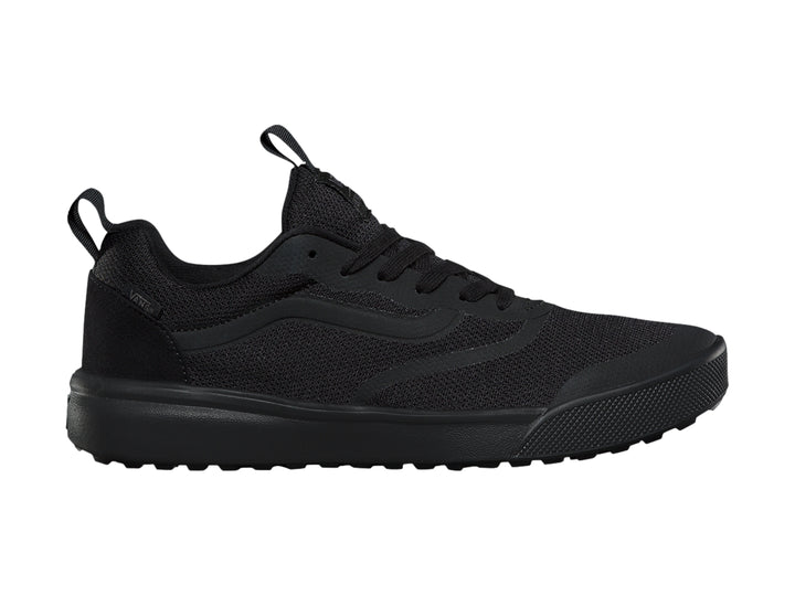 Tenis VANS UltraRange RapidW en color negro total con diseño deportivo y suela texturizada.