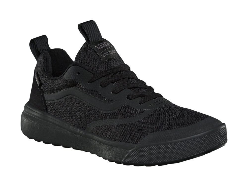 Tenis VANS UltraRange RapidW en color negro total con diseño deportivo y suela texturizada.