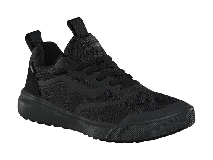 Tenis VANS UltraRange RapidW en color negro total con diseño deportivo y suela texturizada.