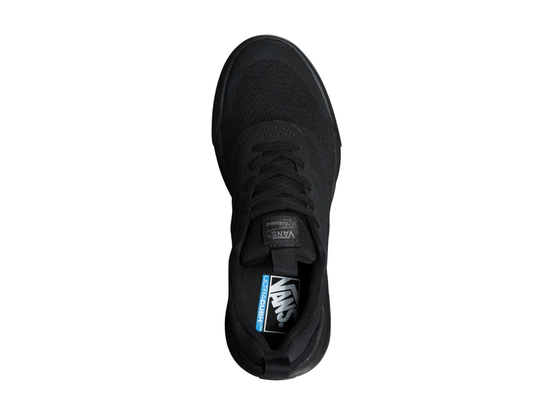 Tenis VANS UltraRange RapidW en color negro total con diseño deportivo y suela texturizada.