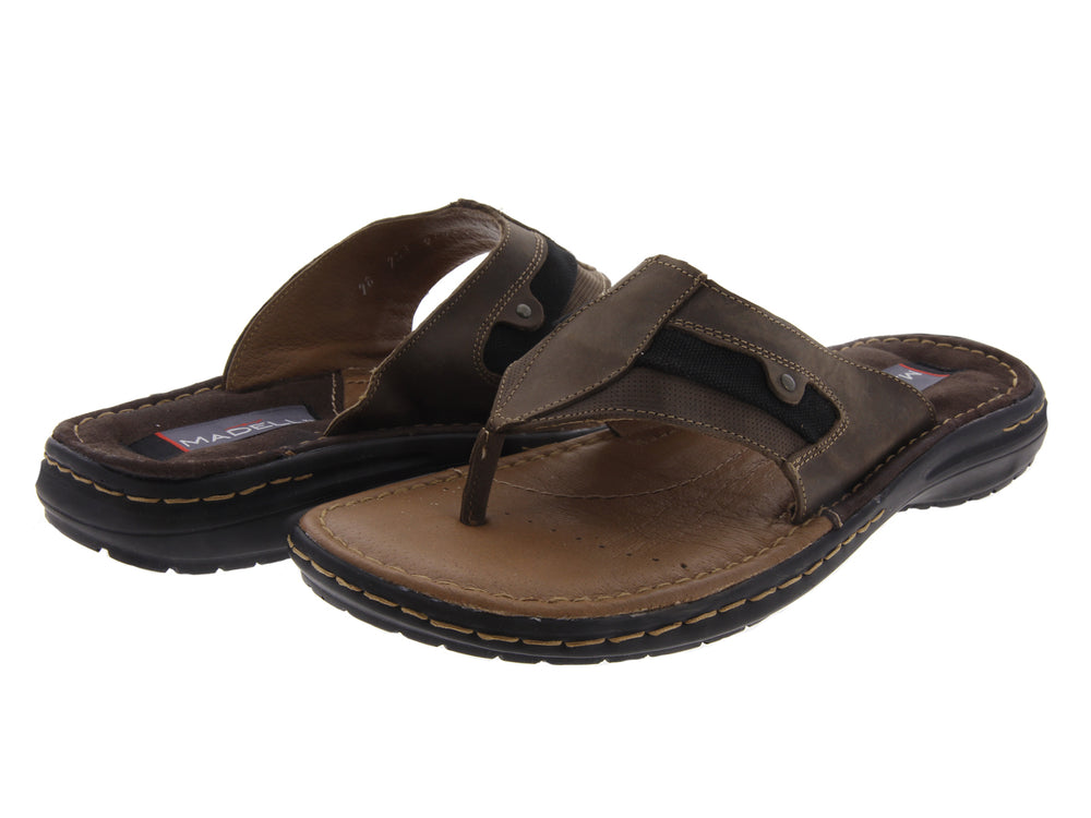 Sandalia casual para Hombre color chocolate con suela negra y correa ancha.