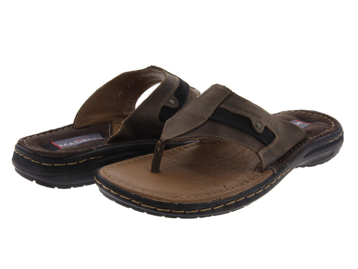 Sandalia casual para Hombre color chocolate con suela negra y correa ancha.