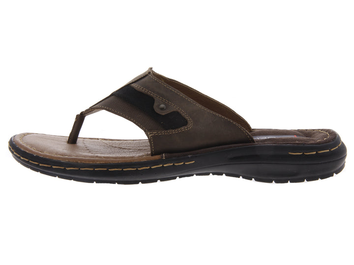 Sandalia casual para Hombre color chocolate con suela negra y correa ancha.