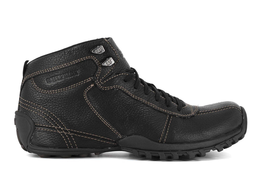Botín Caterpillar de cuero negro con costuras cafés y suela robusta para hombre.