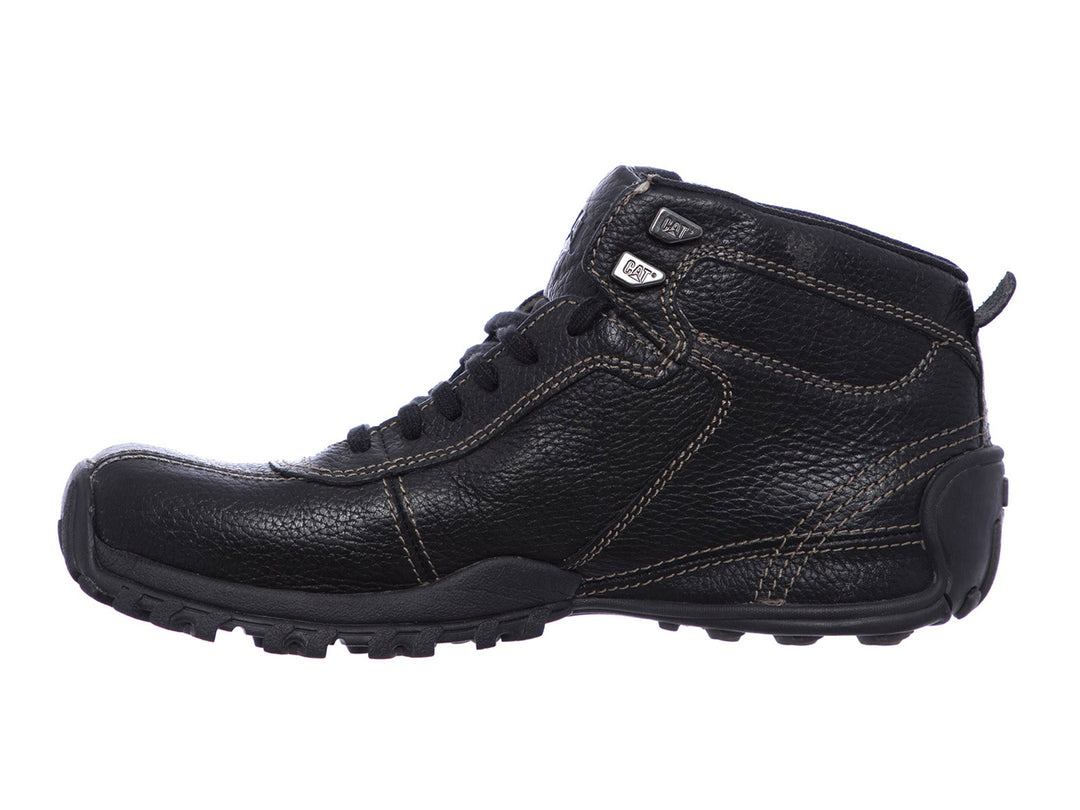 Botín Caterpillar de cuero negro con costuras cafés y suela robusta para hombre.