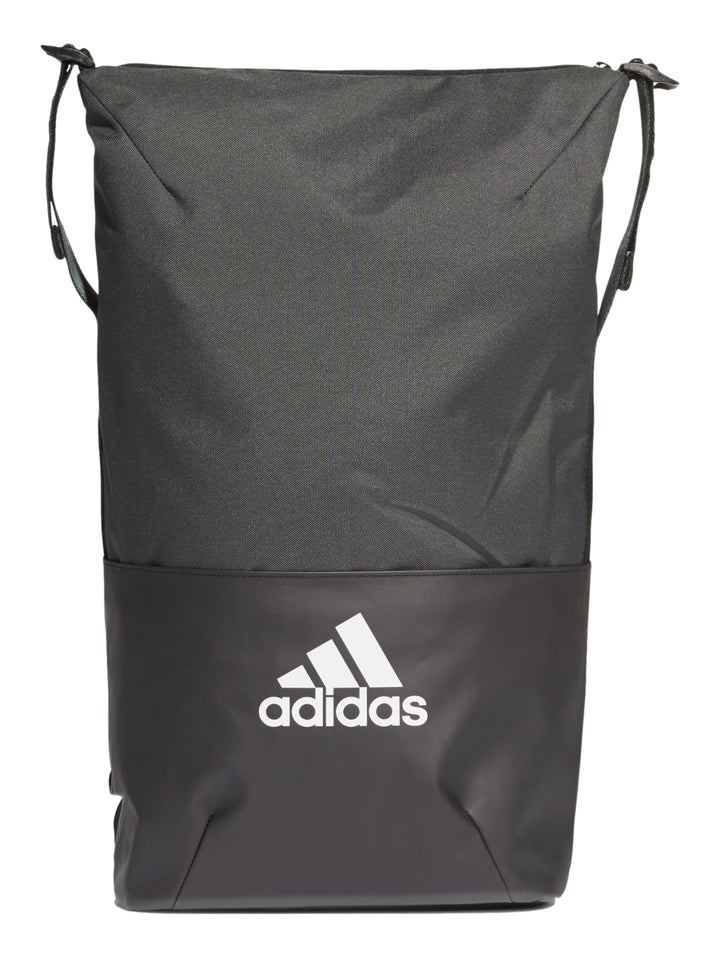 Mochila Adidas ZNE Core de dos tonos oscuros con logotipo blanco en la parte inferior.