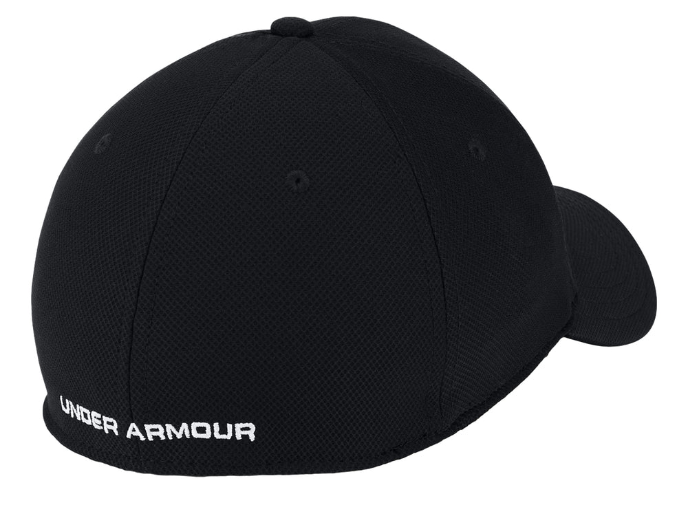 Gorra deportiva Under Armour de color negro con logotipo blanco frontal.