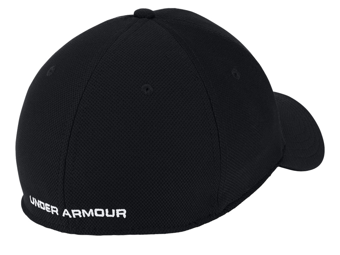 Gorra deportiva Under Armour de color negro con logotipo blanco frontal.