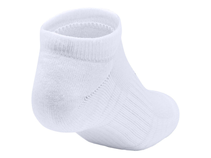 Calcetín deportivo Under Armour de color blanco con logotipo en gris acero.