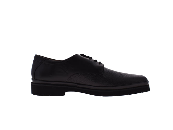 Zapato formal JARKING para hombre en color negro, material de cuero con textura y cierre de cordones.