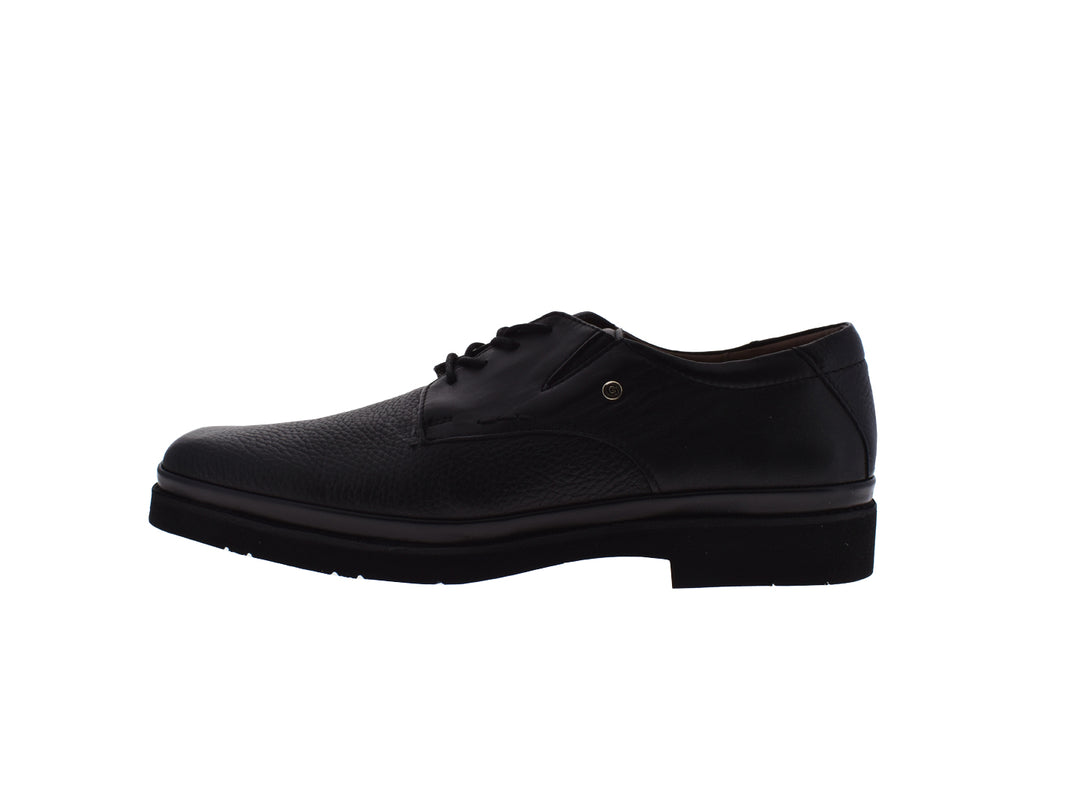 Zapato formal JARKING para hombre en color negro, material de cuero con textura y cierre de cordones.