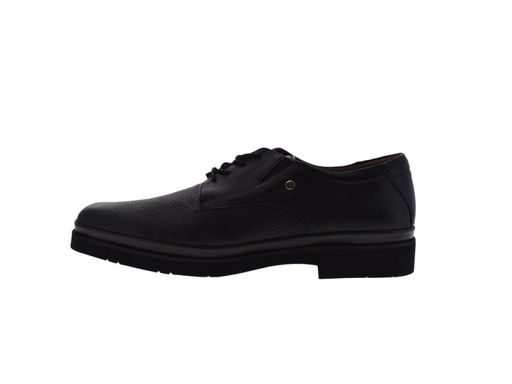 Zapato formal JARKING para hombre en color negro, material de cuero con textura y cierre de cordones.