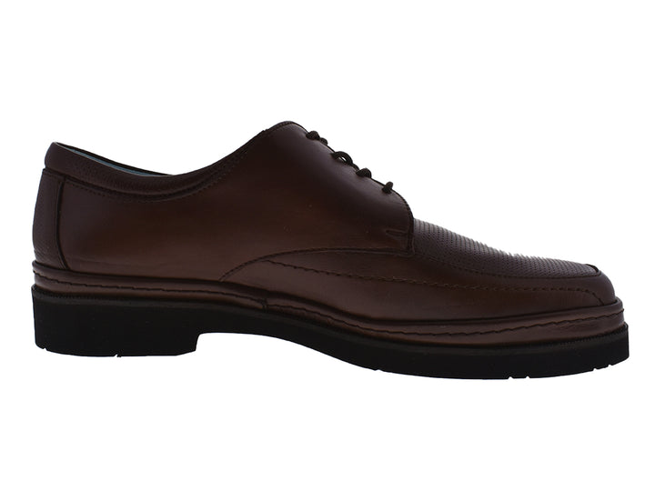 Zapato Jarking modelo Budapest en color coñac de cuero con cordones y suela negra.