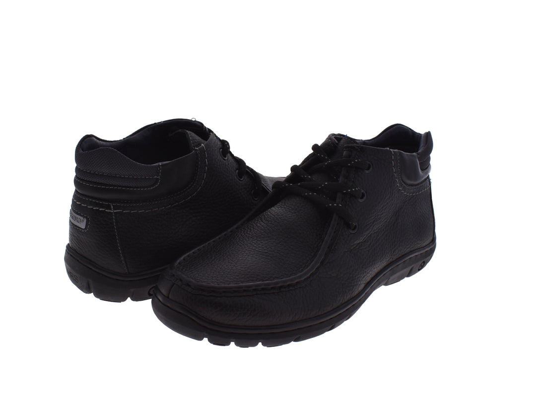 Zapato casual JARKING color negro de cuero con textura rugosa y cordones.