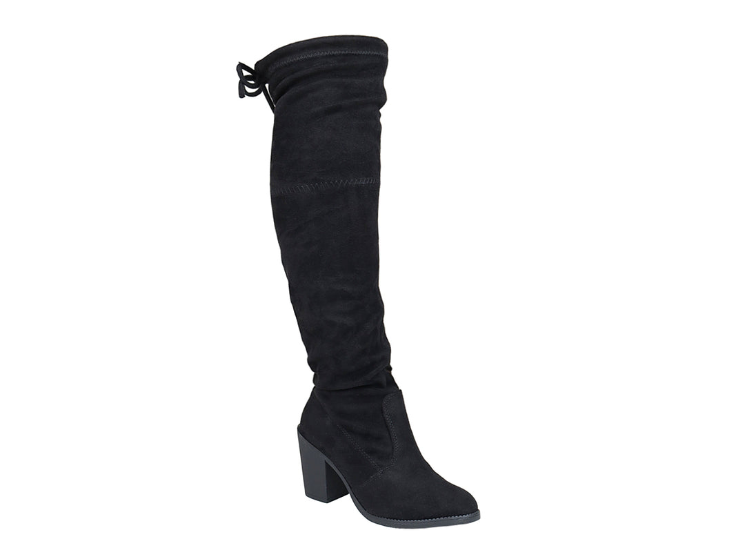 Bota alta de color negro con tacón grueso y acabado mate para mujer.