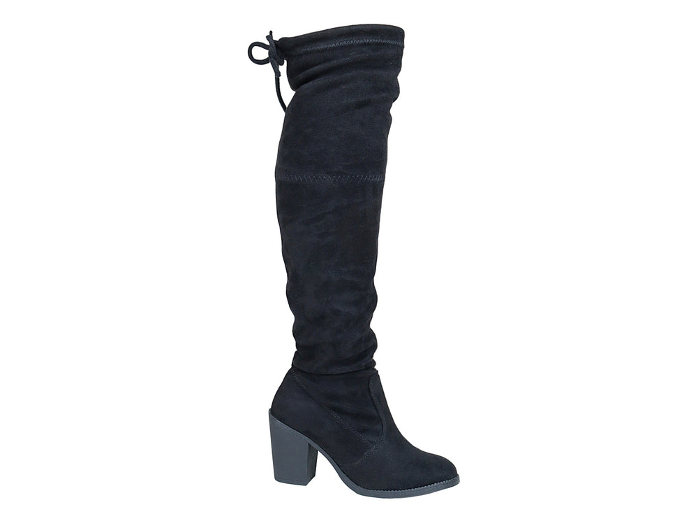 Bota alta de color negro con tacón grueso y acabado mate para mujer.