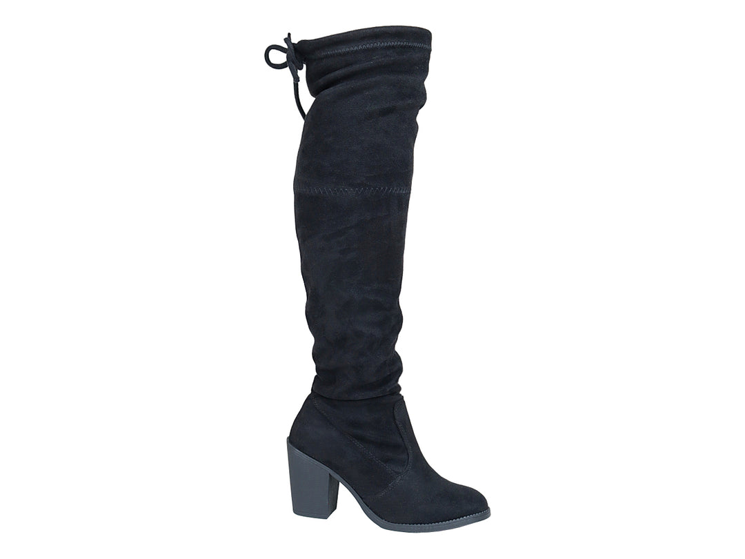 Bota alta de color negro con tacón grueso y acabado mate para mujer.