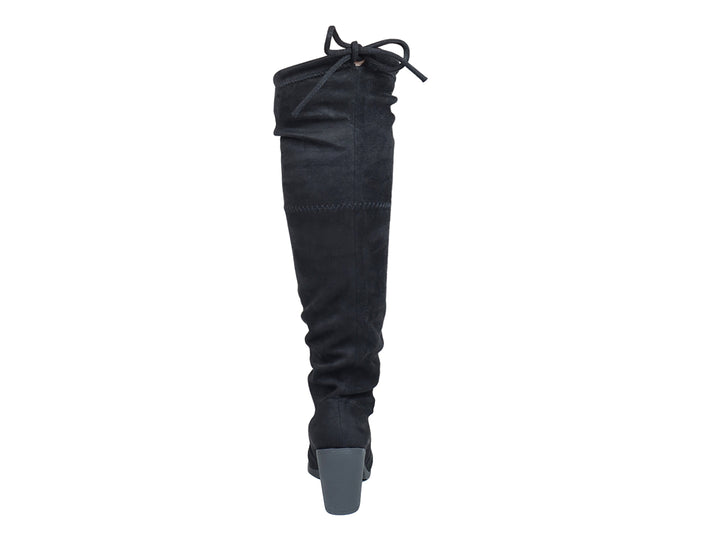 Bota alta de color negro con tacón grueso y acabado mate para mujer.