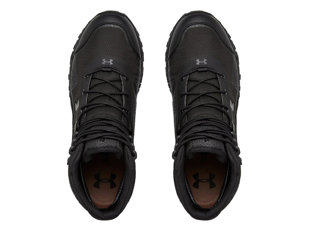 Par de botas Under Armour Valsetz RTS 1.5 WP en color negro total, con suela robusta y diseño táctico.