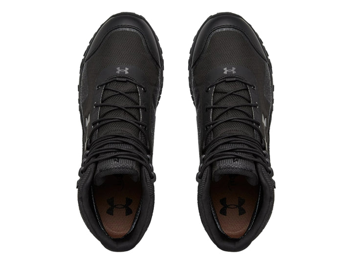 Par de botas Under Armour Valsetz RTS 1.5 WP en color negro total, con suela robusta y diseño táctico.