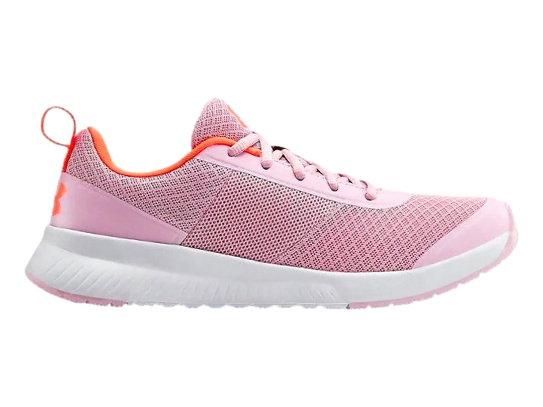 Tenis deportivos Under Armour para mujer en color rosa con suela blanca y tejido de malla transpirable.