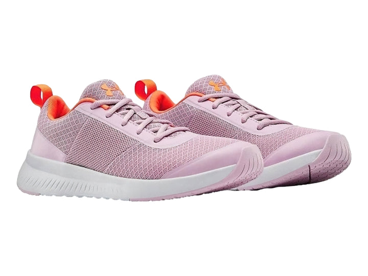 Tenis deportivos Under Armour para mujer en color rosa con suela blanca y tejido de malla transpirable.