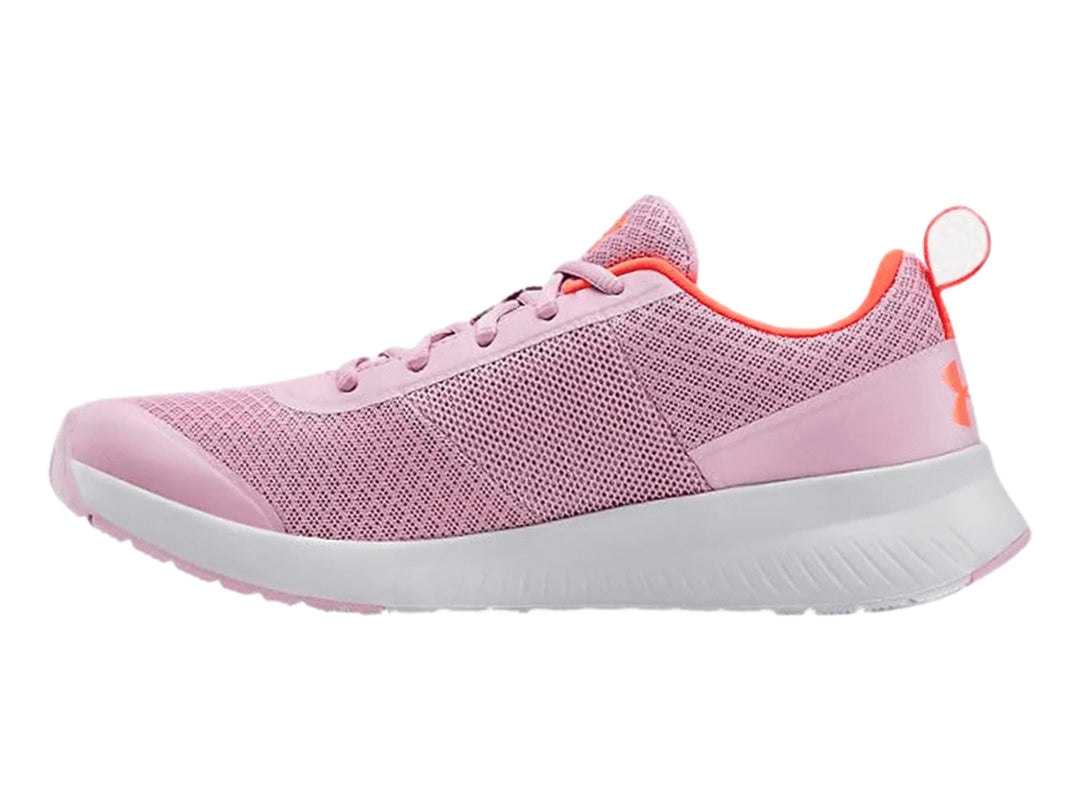 Tenis deportivos Under Armour para mujer en color rosa con suela blanca y tejido de malla transpirable.