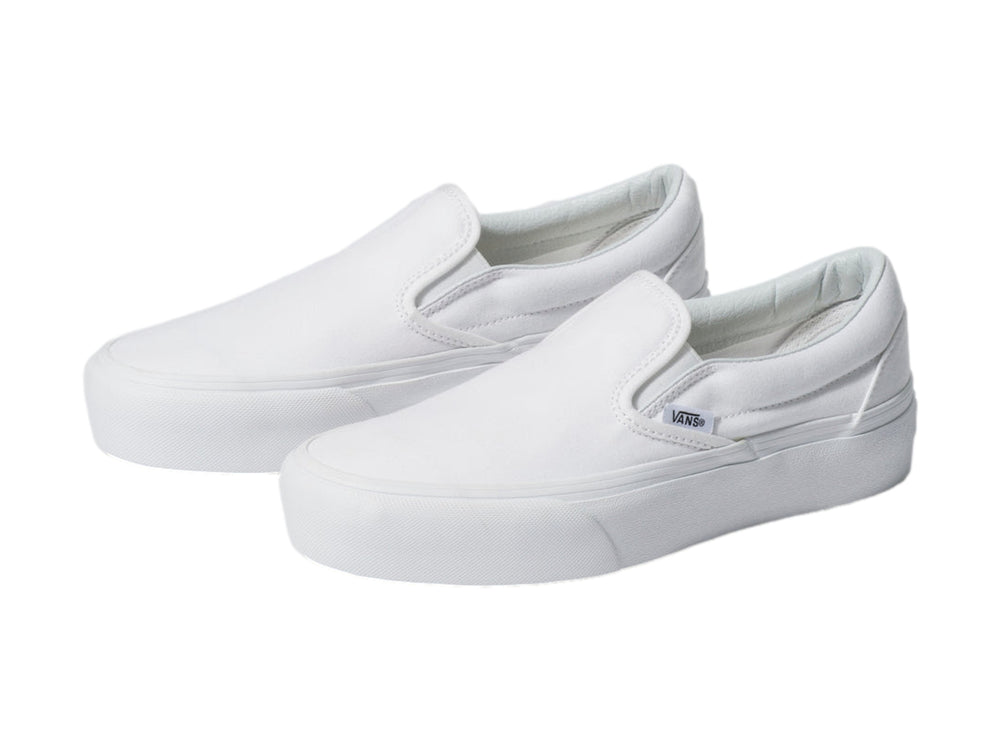 Tenis VANS Classic Slip-On Platform en color blanco total con suela de plataforma.