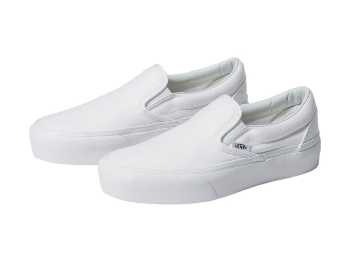 Tenis VANS Classic Slip-On Platform en color blanco total con suela de plataforma.