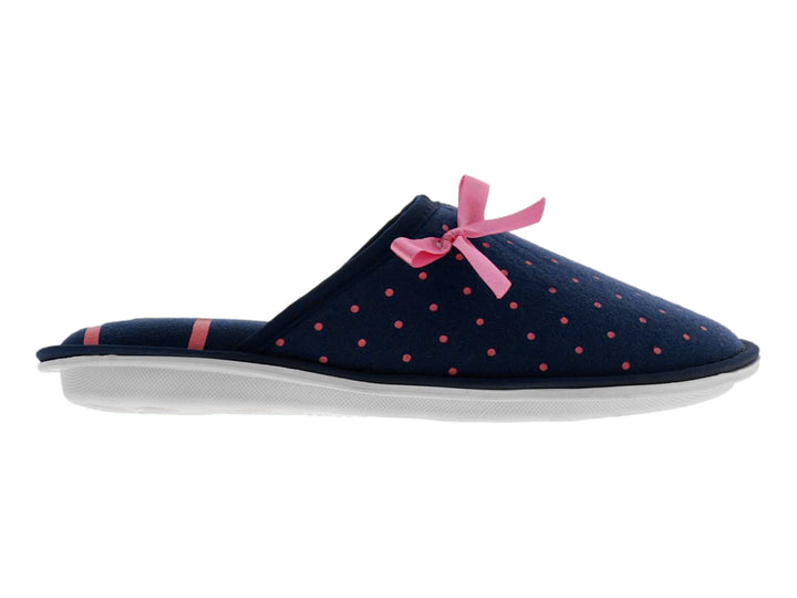 Pantuflas color marino con puntos rosas, un moño decorativo rosa en la parte superior y suela blanca.