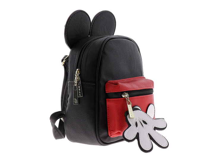 Mochila pequeña negra y roja con orejas decorativas y un colgante blanco en forma de mano.