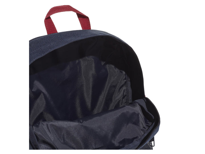 Mochila deportiva Adidas azul marino con tres franjas blancas verticales y detalles en rojo.