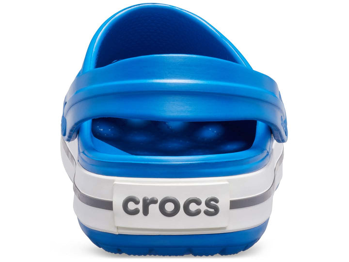 Zapatos Crocs Crocband color azul brillante con detalles blancos y grises en la suela para hombre.