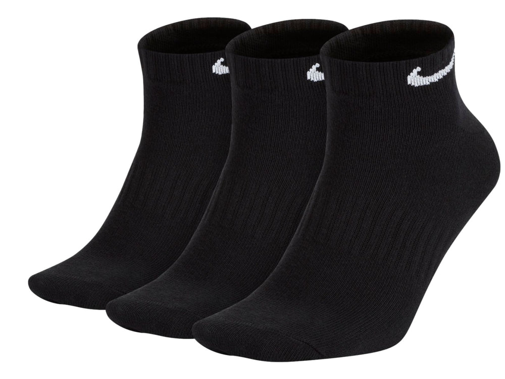 Pack de tres calcetines Nike Everyday Lightweight Low en color negro con logotipo blanco.