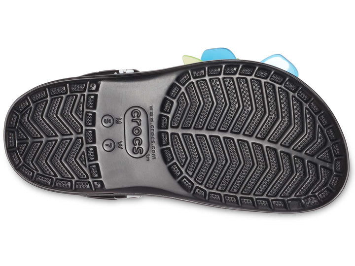 Zuecos Crocs negros con plataforma, estampado floral y una gran flor decorativa en colores neón.