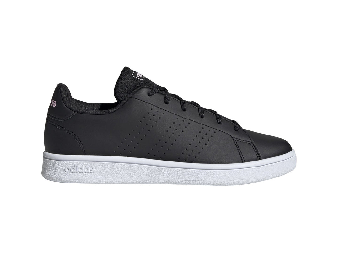 Tenis Adidas Advantage Base en color negro con suela blanca y detalles rosas, vista lateral.
