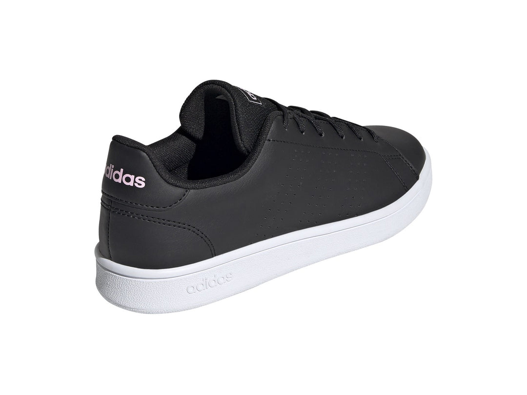 Tenis Adidas Advantage Base en color negro con suela blanca y detalles rosas, vista lateral.