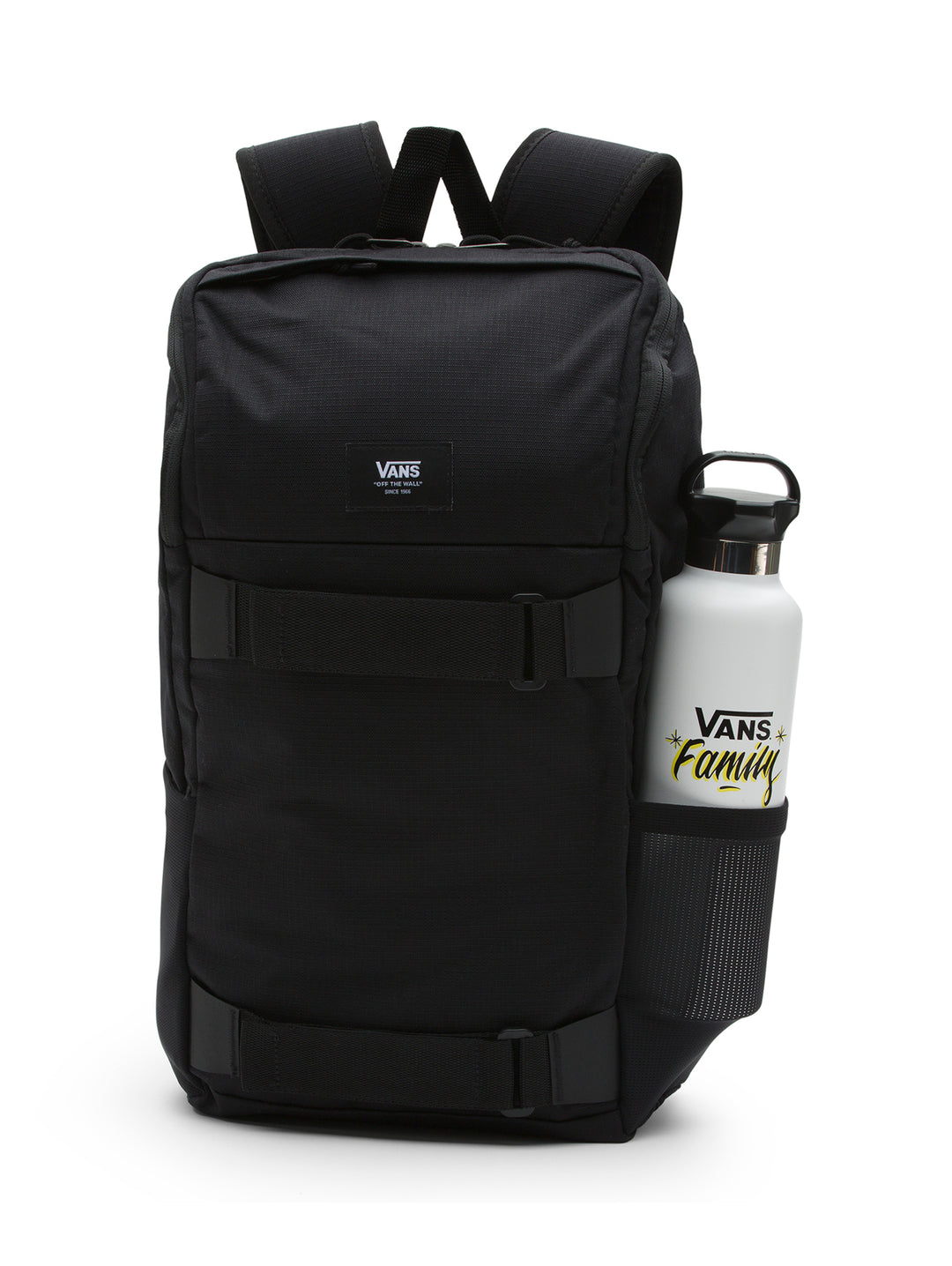 Mochila VANS Obstacle Skatepack color negro con bolsillo lateral y correas frontales.